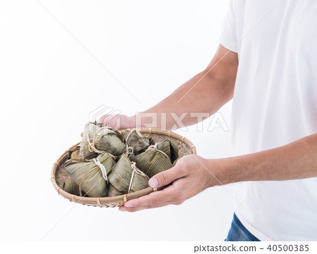 男子 送禮 送粽子 粽子 肉粽 端午節 包粽子 Man Giving Zongzi 粽をあげる 40500385