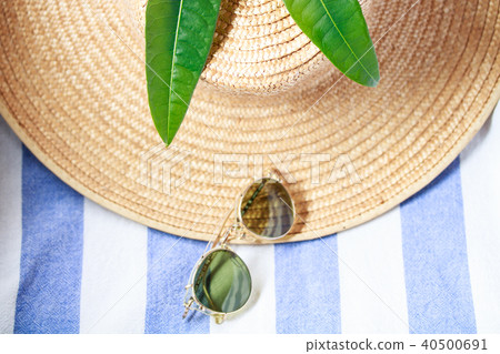 Straw hat and sunglasses Straw hat and sunglasses 40500691