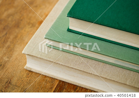 A picture book of a wolf 40501418