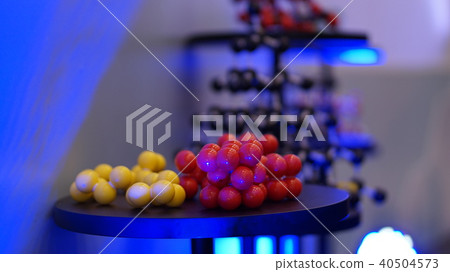Molecular Structure and Bonding model 40504573