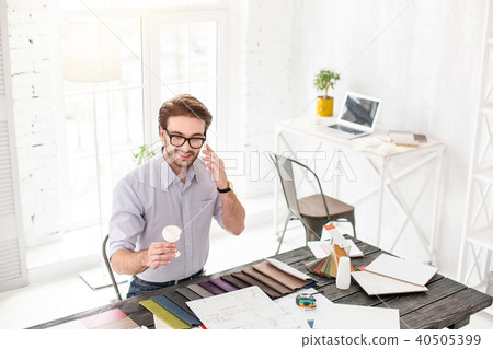 Content employee talking on the phone 40505399