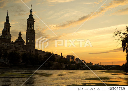 Ebro River and Cathedral in Zaragoza, Spain 40506789