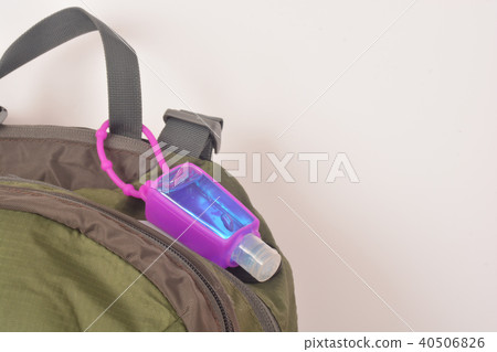 silicone hand sanitizer holder and Alcohol Gel  40506826