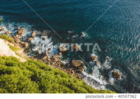 Ocean with stones, rocks and cliff in Uluwatu 40507362