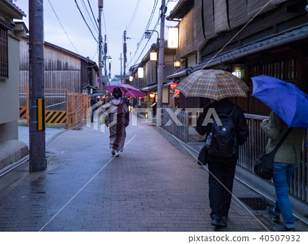 Gion under the night Gion under the night 40507932