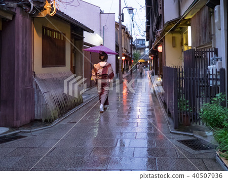 Gion under the night Gion under the night 40507936