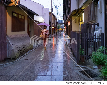 Gion under the night 40507937