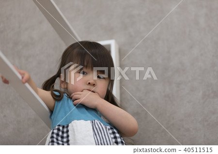 哭泣的孩子 40511515