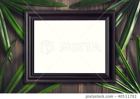 Top view wood frame and green leaf palm topical Top view wood frame and green leaf palm topical 40511781