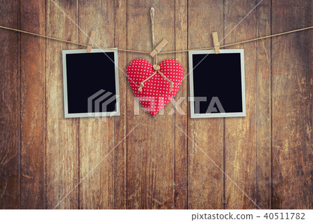 Blank instant photos and red heart hanging Blank instant photos and red heart hanging 40511782