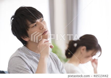 A fighting man and woman A fighting man and woman 40513442