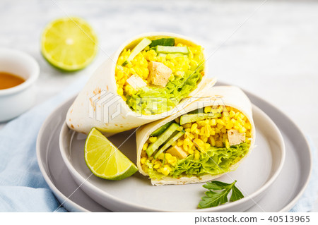 Healthy vegan wraps (burrito) with bulgur Healthy vegan wraps (burrito) with bulgur 40513965