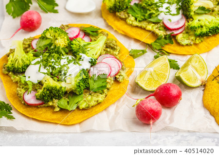 Vegan tacos (pizza, pita) with radish, broccoli  40514020