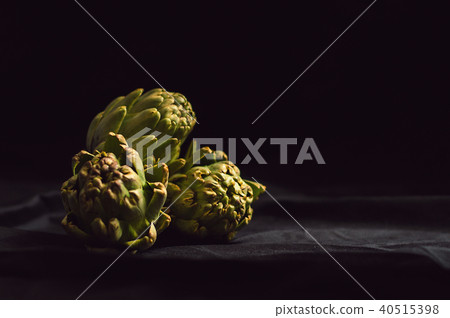 fresh green artichokes fresh green artichokes 40515398