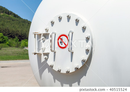 White tank with liquefied petroleum gas White tank with liquefied petroleum gas 40515524