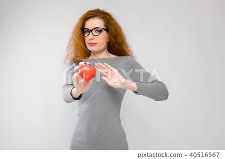 Young woman with heart-shaped figure Young woman with heart-shaped figure 40516567