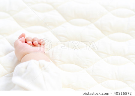 關閉嬰孩的手 40516872