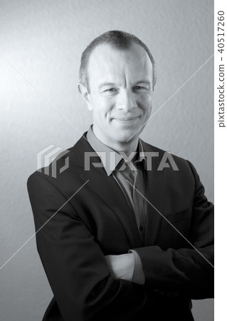 Portrait smart business man 40517260