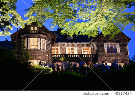 東京,照亮了古老的古河花園 東京,照亮了古老的古河花園 40517424