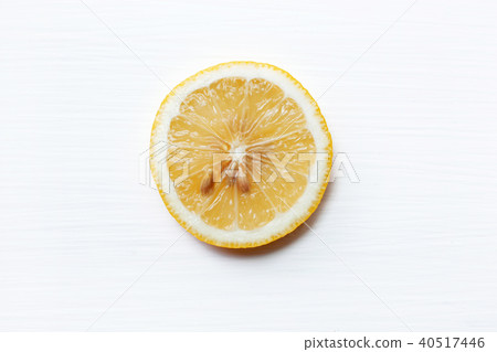 Fresh lemon slice  on  white. 40517446