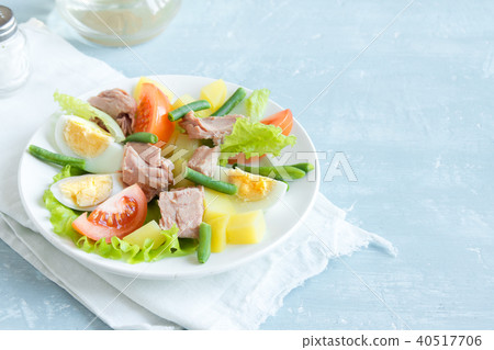 Nicoise Tuna Salad 40517706