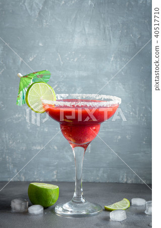 margarita, strawberry, daiquiri 40517710