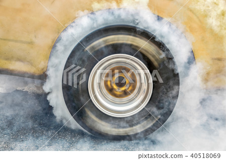 Drag racing car burn tire at start line Drag racing car burn tire at start line 40518069