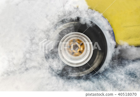 Drag racing car burn tire at start line Drag racing car burn tire at start line 40518070