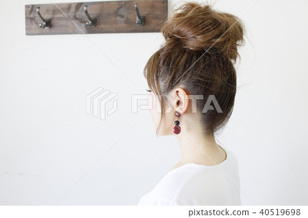 髮髻女 40519698
