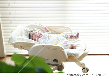 A crying baby 40520106