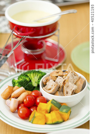 Party cuisine lining up on the table Party cuisine lining up on the table 40521193