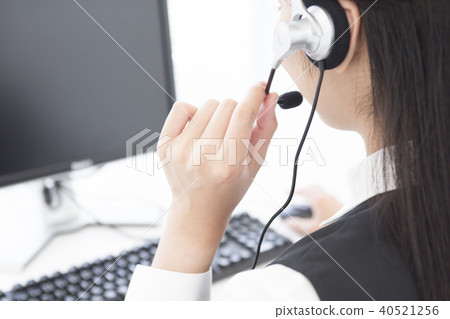 做PC工作的女性操作員 40521256