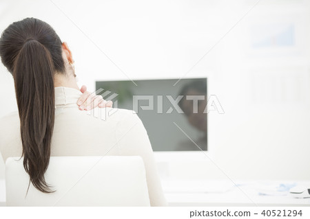 Behind the business woman Behind the business woman 40521294