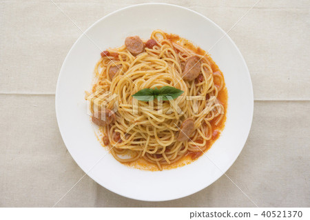 Italian pasta 40521370