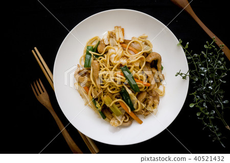 Chinese pasta 40521432