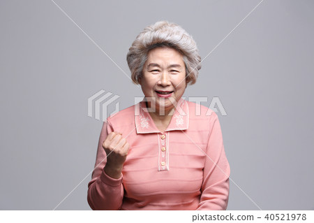 亞洲女人的面部表情,高級,中年,老人,祖母,特寫,笑聲,幸福,健康 亞洲女人的面部表情,高級,中年,老人,祖母,特寫,笑聲,幸福,健康 40521978