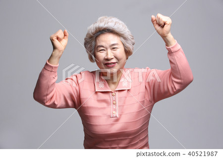 Asian woman's facial expression, senior, middle-aged, elderly, grandmother, close-up, laughter, happiness, health 40521987