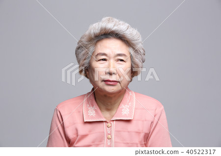 東方女人的面部表情，高級，中年，老人，祖母，特寫，悲傷，孤獨，健康 40522317
