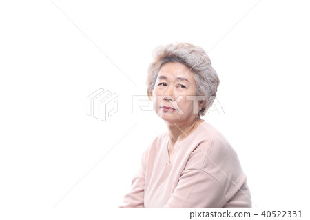 東方女人的面部表情，高級，中年，老人，祖母，特寫，悲傷，孤獨，健康 40522331