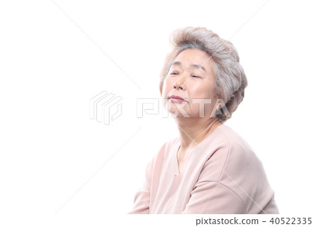 Oriental woman's facial expression, senior, middle-aged, elderly, grandmother, close-up, sadness, solitude, health 40522335