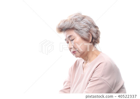 東方女人的面部表情，高級，中年，老人，祖母，特寫，悲傷，孤獨，健康 40522337