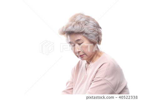 東方女人的面部表情，高級，中年，老人，祖母，特寫，悲傷，孤獨，健康 40522338