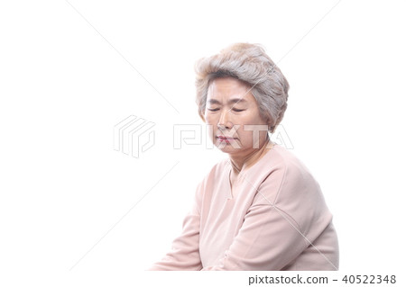 東方女人的面部表情，高級，中年，老人，祖母，特寫，悲傷，孤獨，健康 40522348