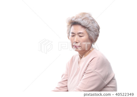 Oriental woman's facial expression, senior, middle-aged, elderly, grandmother, close-up, sadness, solitude, health 40522349
