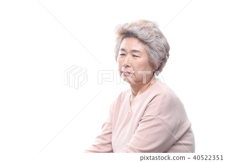 東方女人的面部表情，高級，中年，老人，祖母，特寫，悲傷，孤獨，健康 40522351