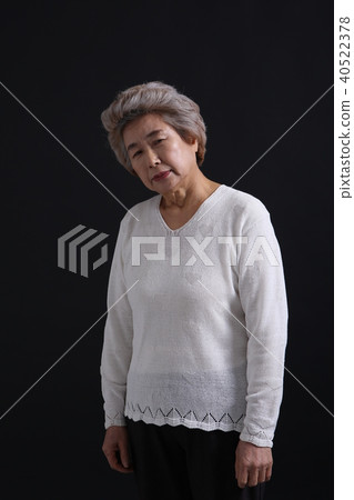 Oriental woman's facial expression, senior, middle-aged, elderly, grandmother, close-up, sadness, solitude, health 40522378