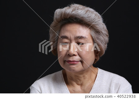 東方女人的面部表情，高級，中年，老人，祖母，特寫，擔心，擔心，懷疑 40522938