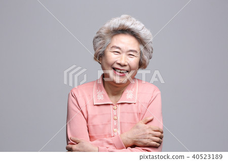 Asian woman's facial expression, senior, middle-aged, elderly, grandmother, close-up, laughter, happiness, cuteness Asian woman's facial expression, senior, middle-aged, elderly, grandmother, close-up, laughter, happiness, cuteness 40523189