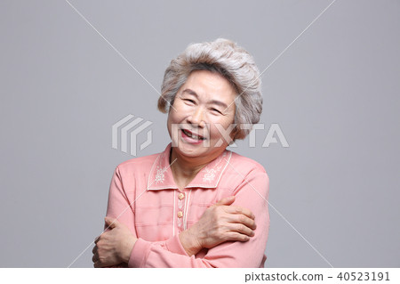 亞洲女人的面部表情，高級，中年，老人，祖母，特寫，笑聲，幸福，可愛 40523191