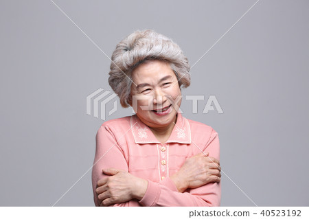 亞洲女人的面部表情，高級，中年，老人，祖母，特寫，笑聲，幸福，可愛 40523192